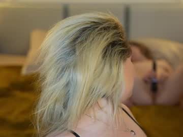 couple Free XXX Cams with walery_luxuriousledy