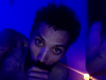 couple Free XXX Cams with croxfox