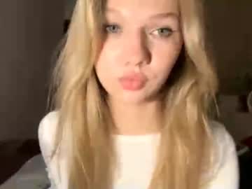 girl Free XXX Cams with sultry_dreamer_4ever