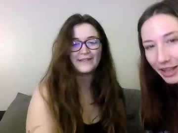 couple Free XXX Cams with 2gorls1link