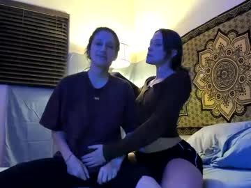 couple Free XXX Cams with sillygirlsxx